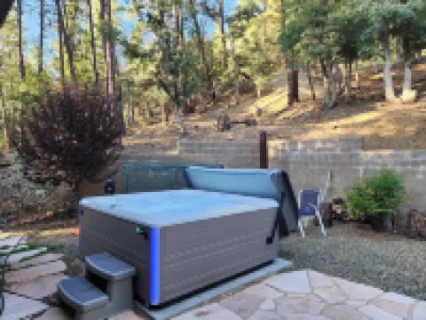 2 King 1 Queen Hot Tub  3-Bedroom Cabin in Groom Creek