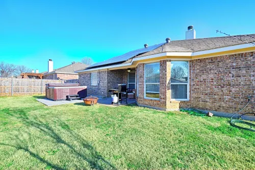 HotTub, GameRoom, 20Min to Dickies Arena, Firepit!!!!!! Hotel di Burleson