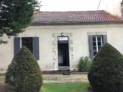 T1 bis apartment in Charentaise house in the heart of La Tremblade. Hotels near Lighthouse of La Coubre