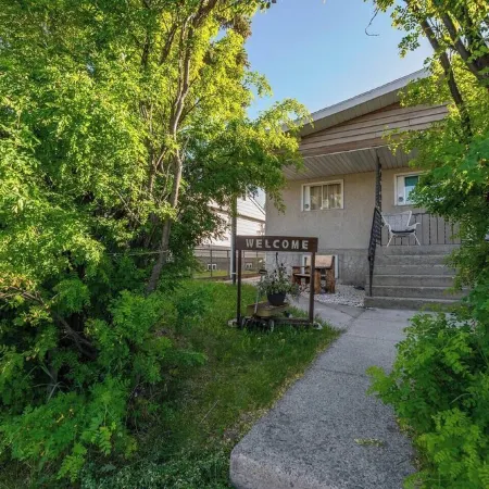 Seasons Suite 3BR in Hinton, AB
