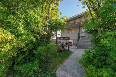 Seasons Suite 3BR in Hinton, AB