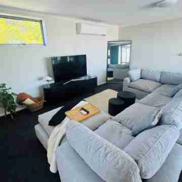 family home with big pool Others