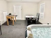 4-bedroom house With Home Theater - Hot Tub