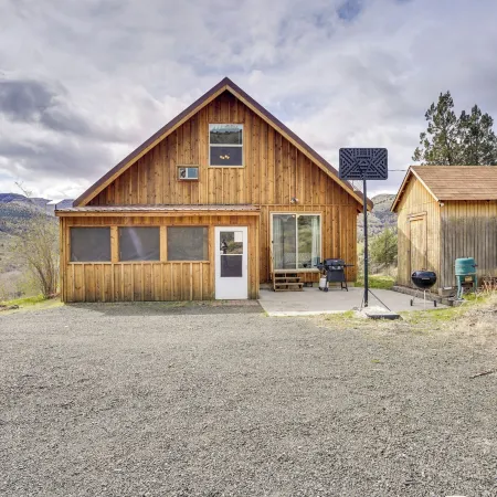 Stunning Hilltop Home by John Day Fossil Beds