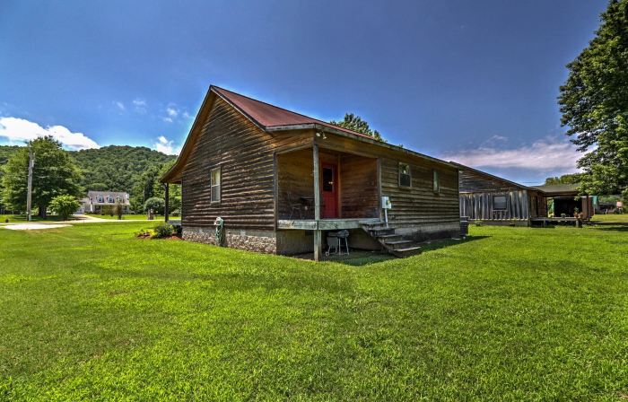 Dream Valley Mountain View Cabin w/ Covered Porch!