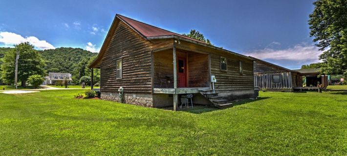 Dream Valley Mountain View Cabin w/ Covered Porch! Hotels in Izard County