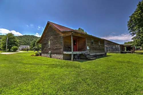 Dream Valley Mountain View Cabin w/ Covered Porch! - Homestays