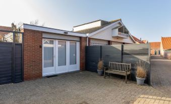 Pet-Friendly Escape by the Sea