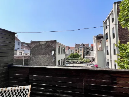 Cozy Apartment for 9 Guests Brussels Midi Station Отели в г. Андерлехт