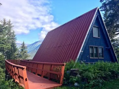 Mountain Cabin on Alyeska with Amazing Valley Views 알예스카 산 주변 호텔