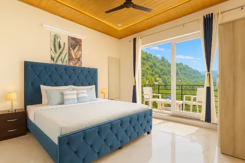 Hotel shiva Lake