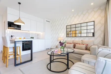 Genteel Home Ricardo Soriano Отели рядом с достопримечательностью «Lagoland Mountain Lake Center»