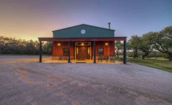 Oakridge Ranch: Pool + Hot-tub, Pickleball Court, Whiskey & Wine Room!