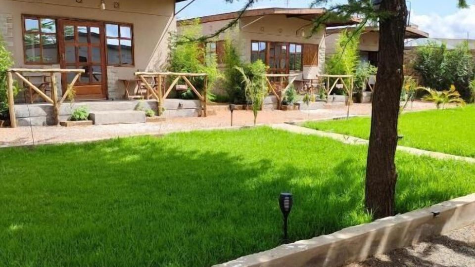 Emirishoi Cottages & Garden Bistro