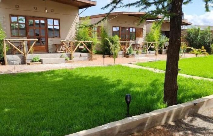 Emirishoi Cottages & Garden Bistro