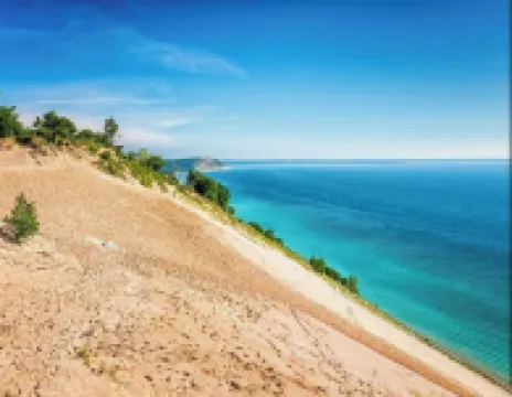 Cute cabin in our private woods, close to a bike trail, winery, and lakes