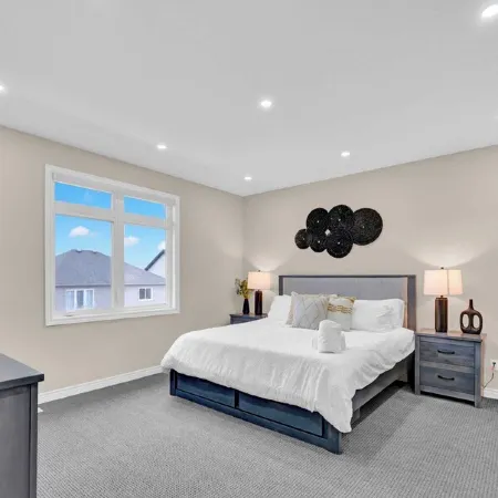 22min drive to Niagara. Sleeps 10. 1GB. 5 Bd/4 Bth