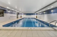 Best Western Plus Chocolate Lake Hotel - Pools