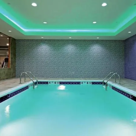 LIC Manhattan View Hotel Отели рядом с достопримечательностью «Станция метро Queens Plaza»