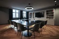 Hypernym Hotel & Suites