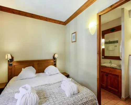 Prestige 2 bedroom apartment (8 people) Hotels in Arc 1950