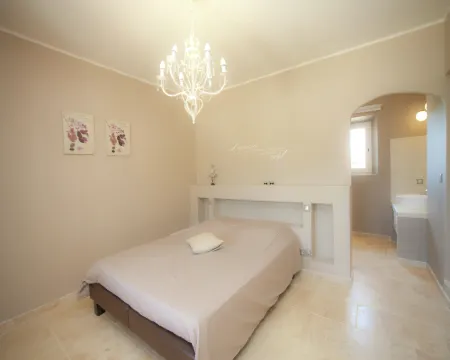 Villa in Provence with Infinity Pool Hotéis em Apt