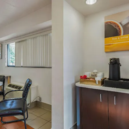 Days Inn by Wyndham Cincinnati I-71