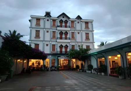 Window 2 Hotel Отели в г. Контум