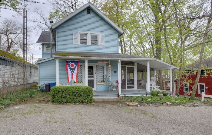 Spacious Lakeside Cottage - 2 Miles to Marblehead!