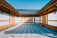 Yongin A Day at Hanok Yerang - 停車場