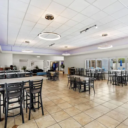 Days Inn & Suites by Wyndham Lakeland