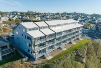 Oceanfront Condo: Panoramic Views, Jacuzzi, Romantic Nye Beach Getaway Newport 뉴포트 호텔