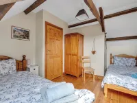 BUTTERCUP COTTAGE  in beautiful Devon countryside. Hotels in Colyton