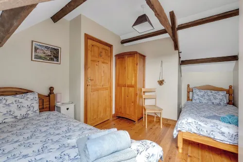 BUTTERCUP COTTAGE  in beautiful Devon countryside.