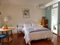 Relax close to city,a studio 10 mins from the beaches and Westfield shopping C. Hotels in Miranda