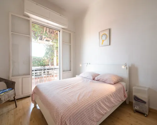 Elegant Seaside Villa in Èze Hotels in Eze