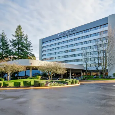 DoubleTree Suites by Hilton Seattle Airport/Southcenter Hotels near Foster Golf Links