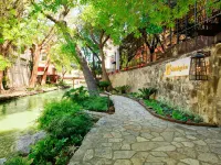 Holiday Inn SAN ANTONIO-RIVERWALK by IHG Hoteles cerca de Universidad Trinity