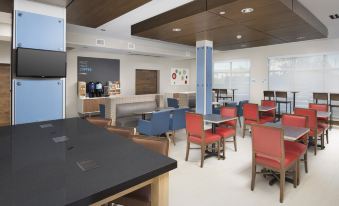 Holiday Inn Express & Suites San Antonio North - Windcrest