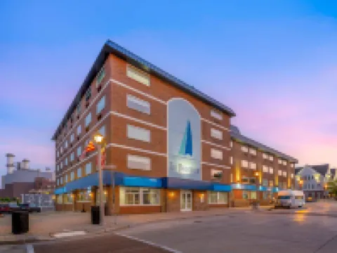 The Harborview on Lake Michigan, Ascend Hotel Collection Hotels in Ozaukee County