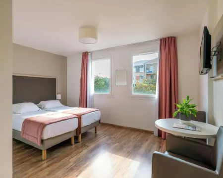 Séjours & Affaires Caen le Clos Beaumois Hotels in Caen