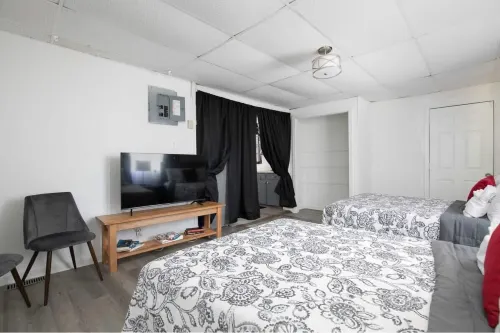 4th St Little Blue in Bham Hotels in Forestdale