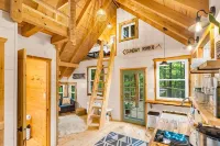 Treehouse With Hot Tub Close to Sunday River!