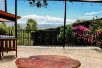 Loma Tranquila Hotels near Jardins da Cachoeira de La Paz