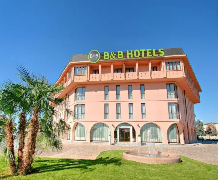 B&B Hotel Habitat Giussano Отели в г. Марьяно-Коменсе