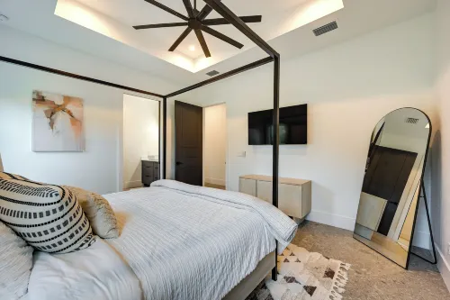 Contemporary Naples Home w/ Outdoor Kitchen & Pool - 3-Star