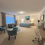 House in Wasaga Only 18 Min Away from Blue Mountain! 5 Min Away from the Beach! Hotels in Wasaga Beach