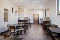 Quality Inn Hall of Fame - Bữa sáng