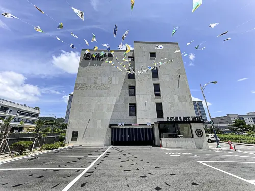Mokpo Brown-dot Hotel Namak Branch - parking