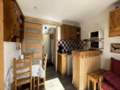 2 Rooms for 4 People